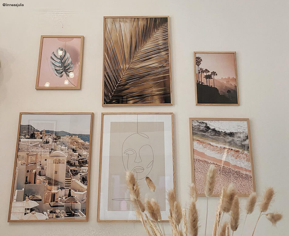 Stenska galerija z okvirji iz hrasta in zemeljskimi motivi