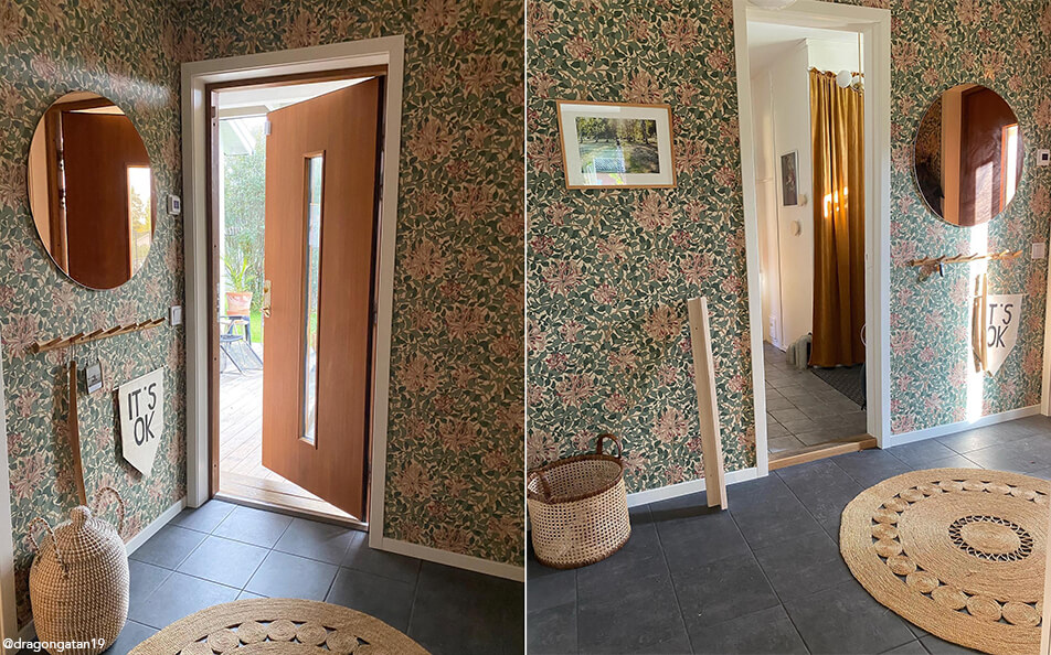 Cveketna tapeta v hodniku, okroglo ogledalo z rožnatim zlatim steklom